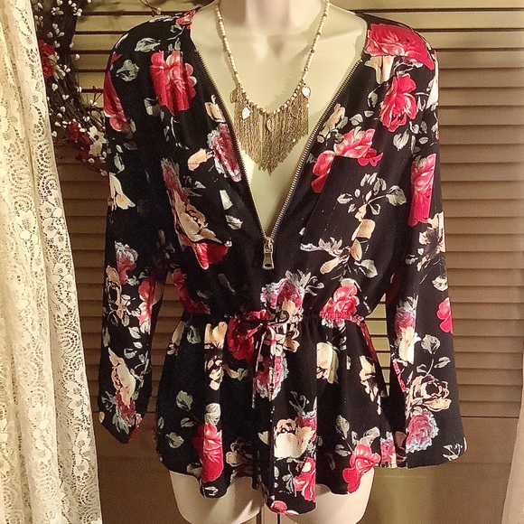 ☀️☀️J for Justify S - M Top hi lo black print zip front New - Picture 2 of 8